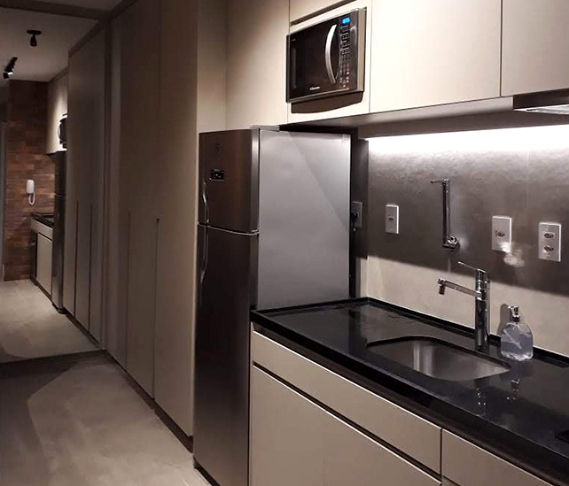 Detalhe de armários e bancada de cozinha do portfólio da Stylo